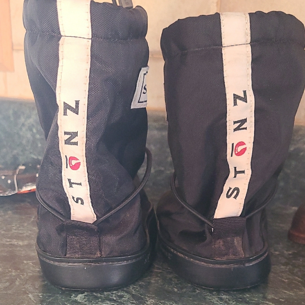 Stonz Black and White Booties - Picture 4 of 5